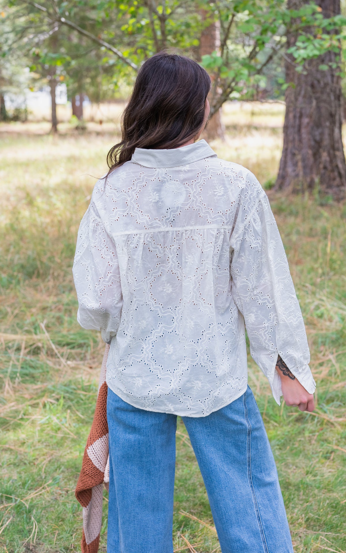 PHYLISS EYELET BUTTON DOWN