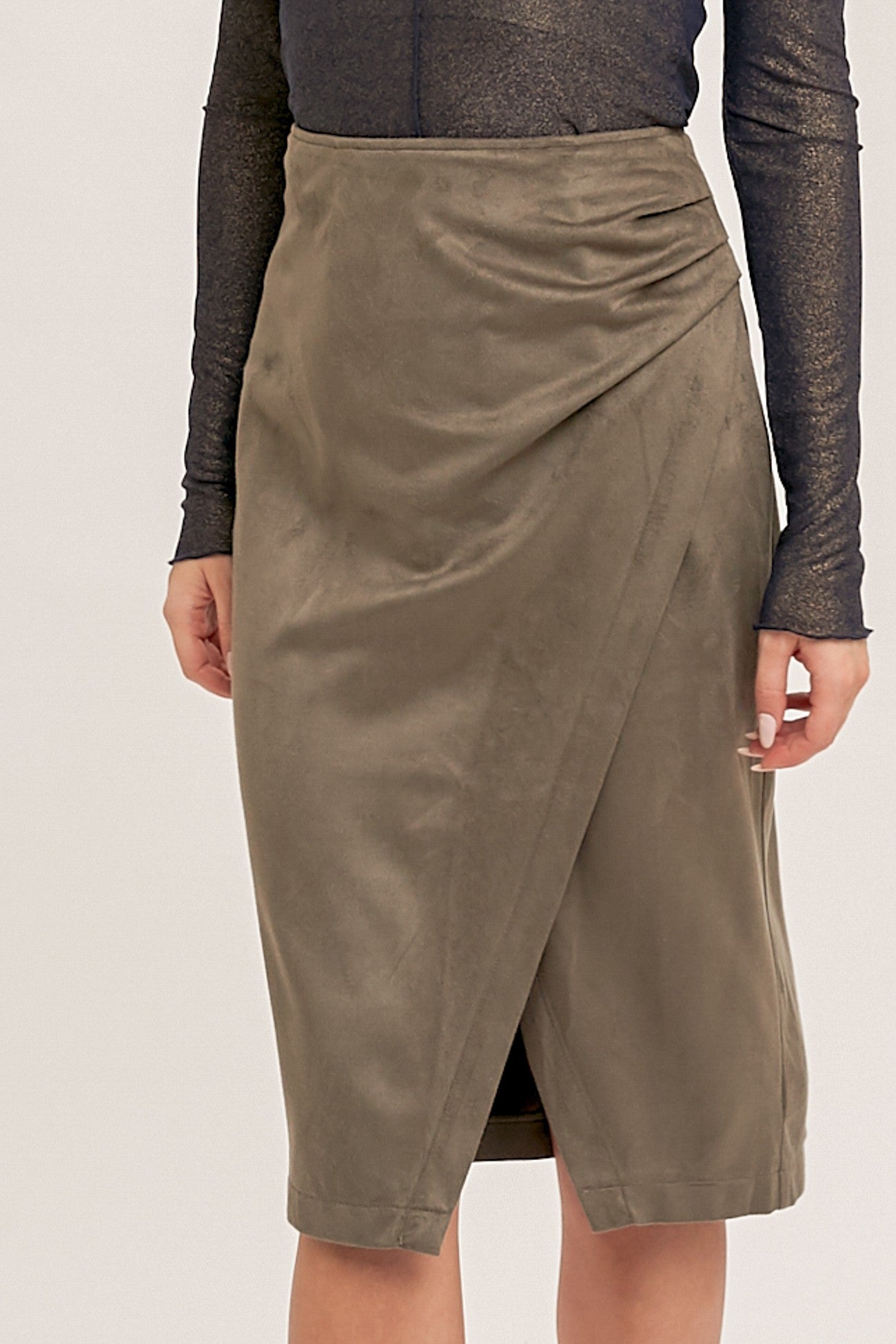 PLEATED FAUX SUEDE SKIRT
