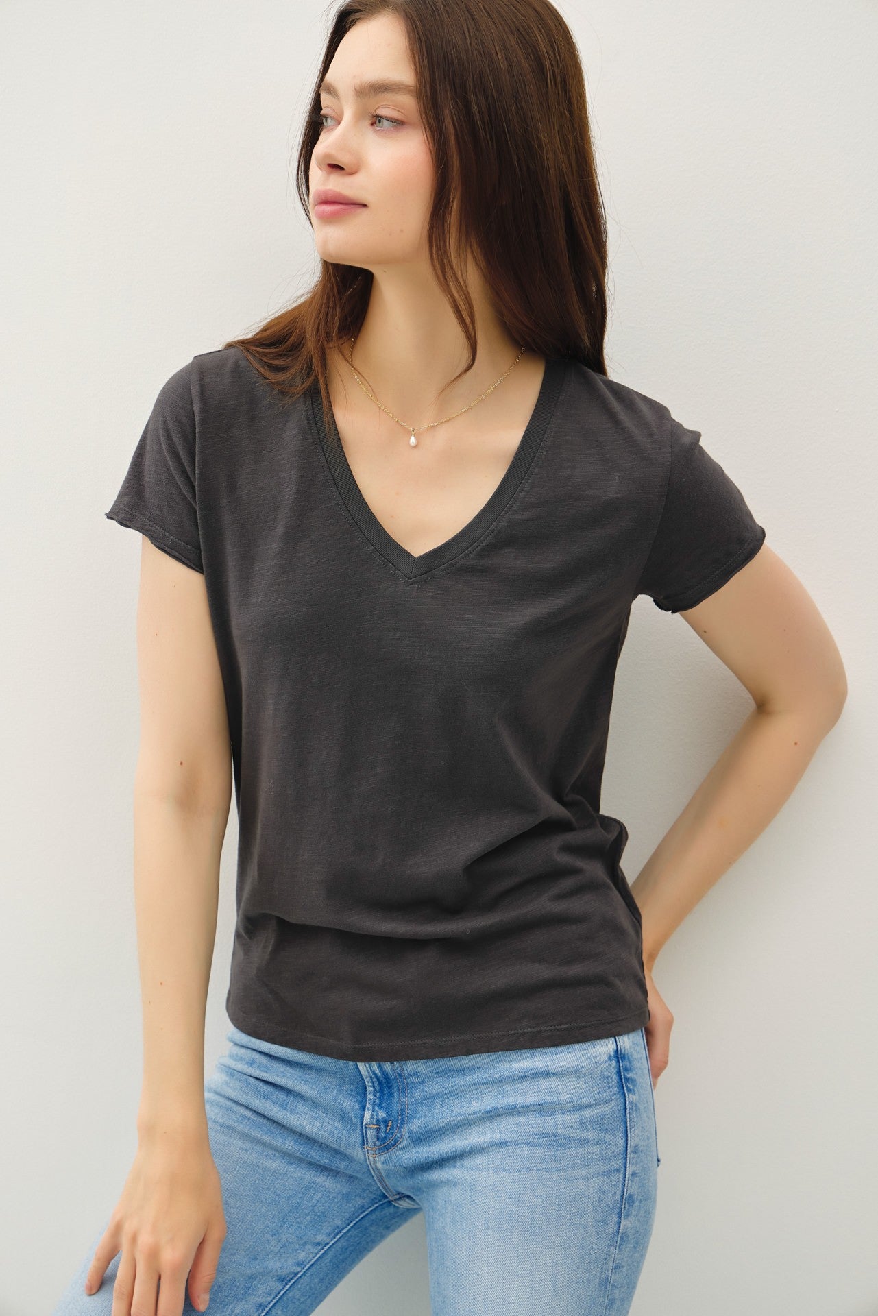 PRUE V-NECK TEE