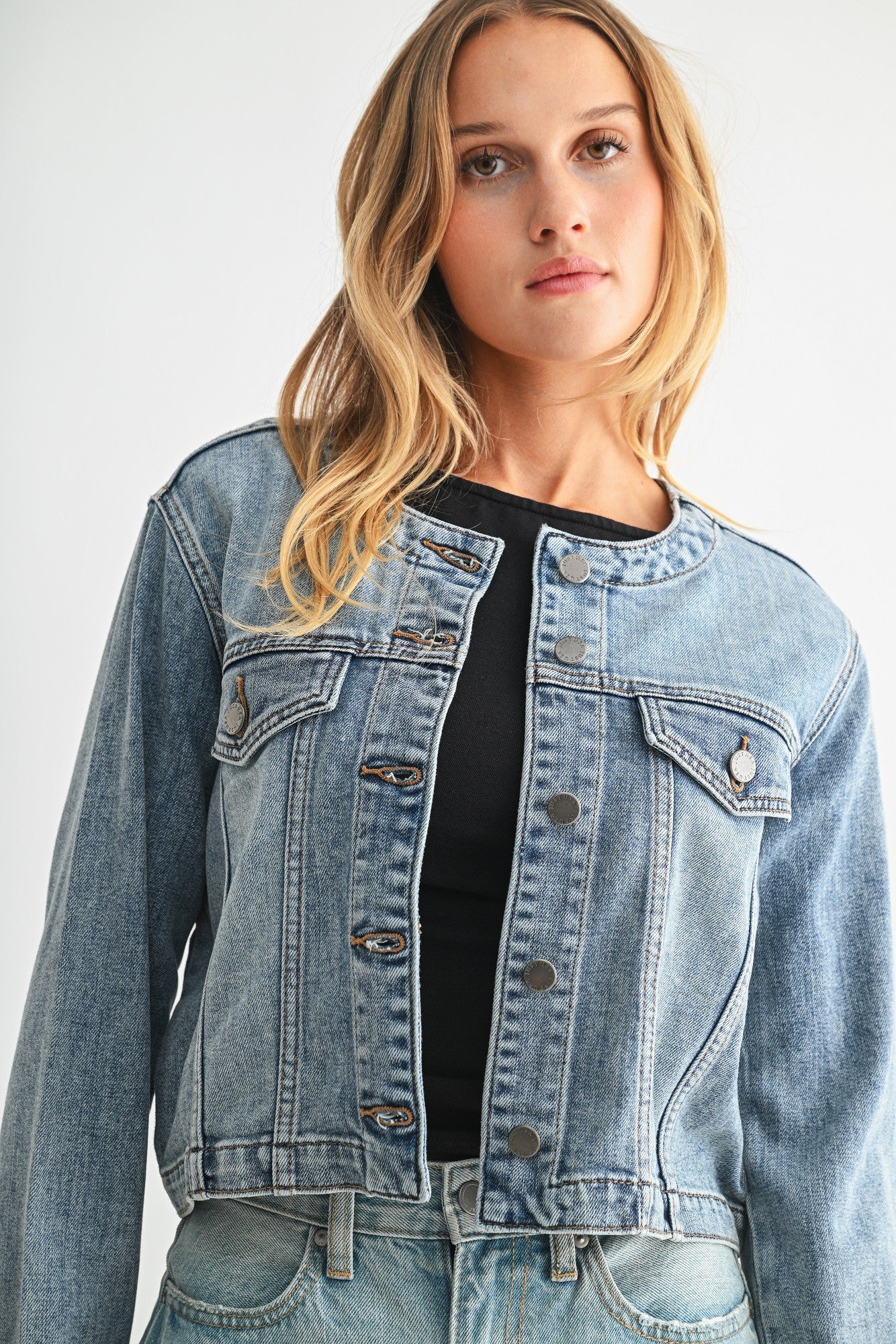 LAINEY COLLARLESS JACKET