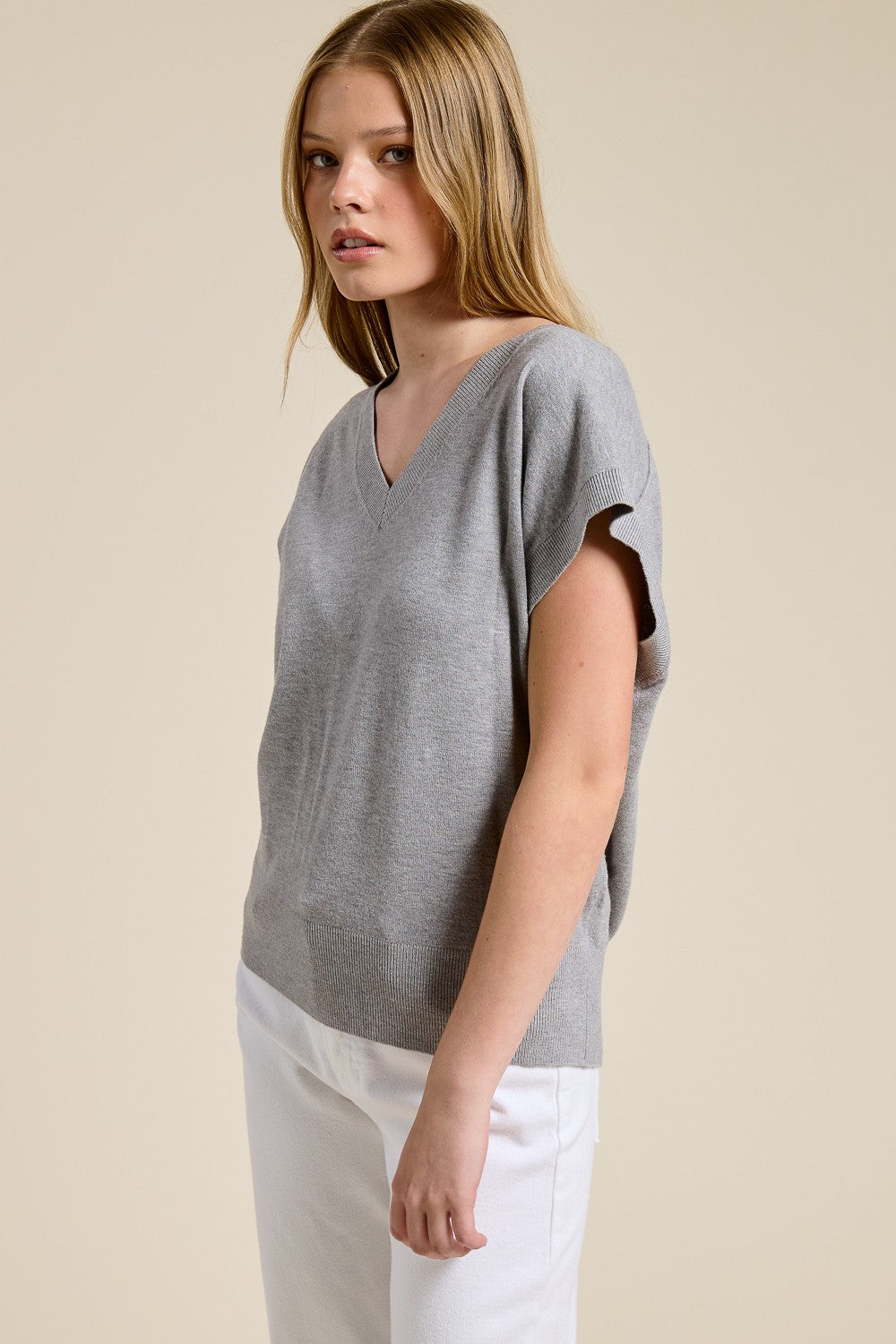 KHLOE V NECK