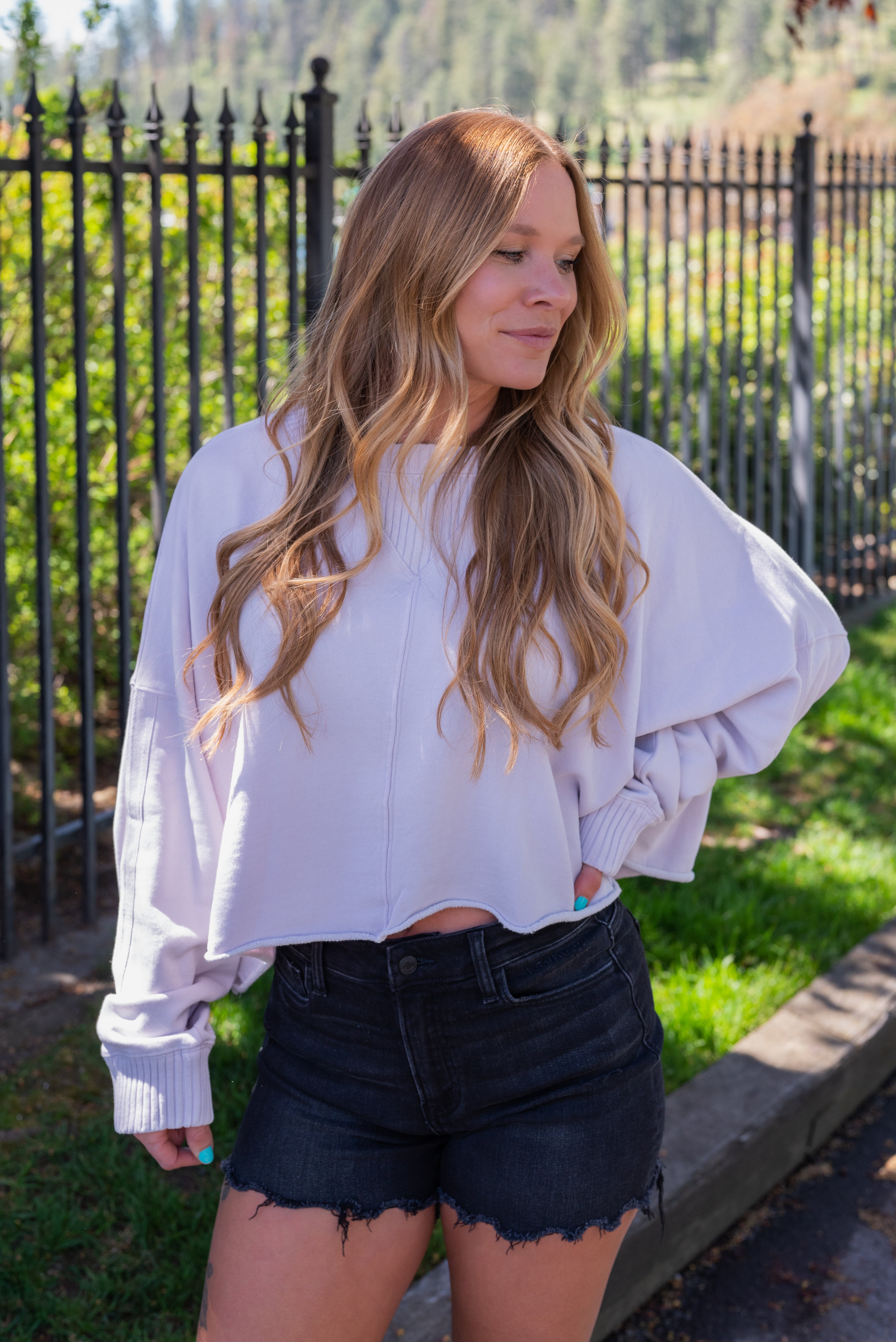 KNAPP CROP SWEATSHIRT