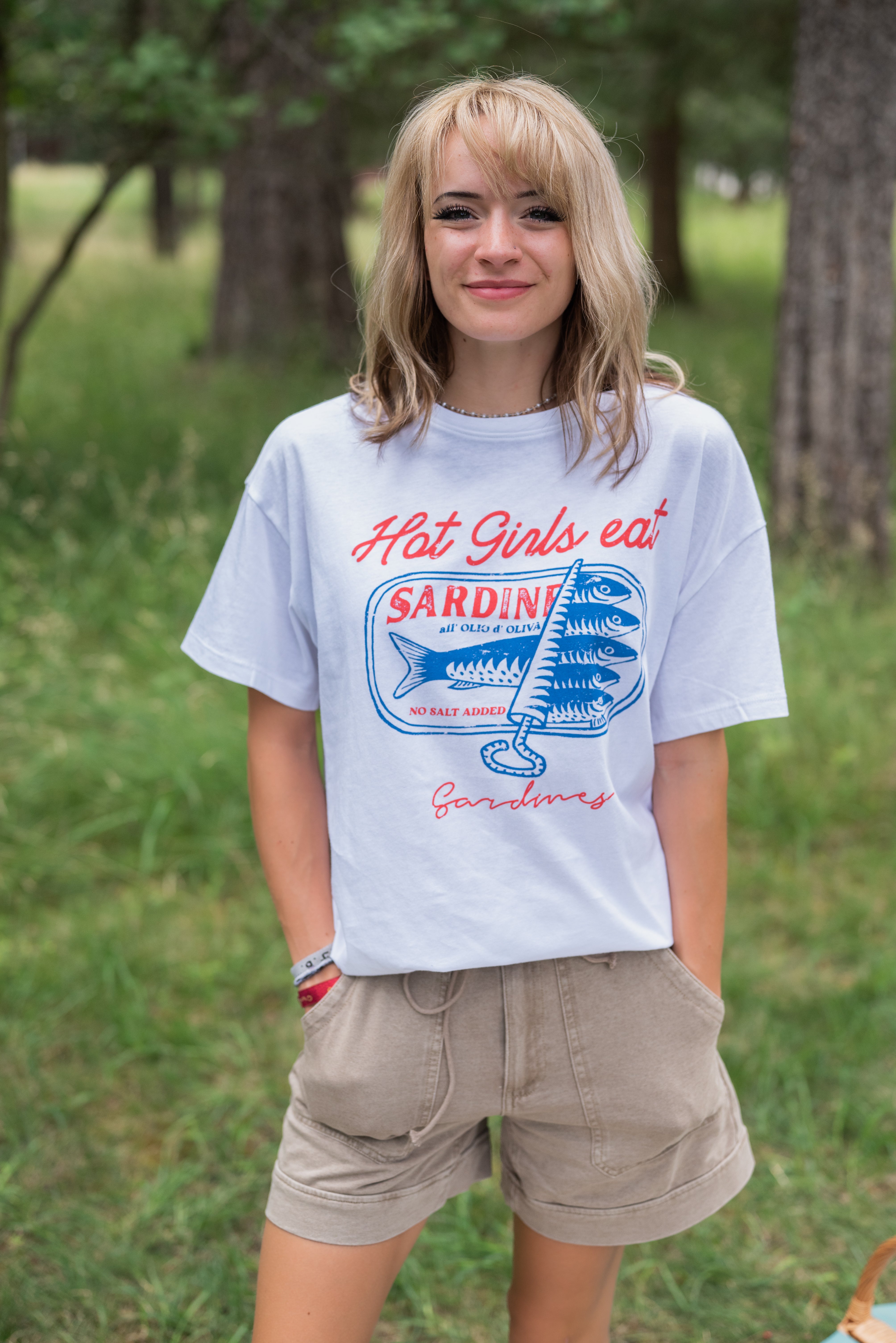 HOT GIRLS & SARDINES TEE