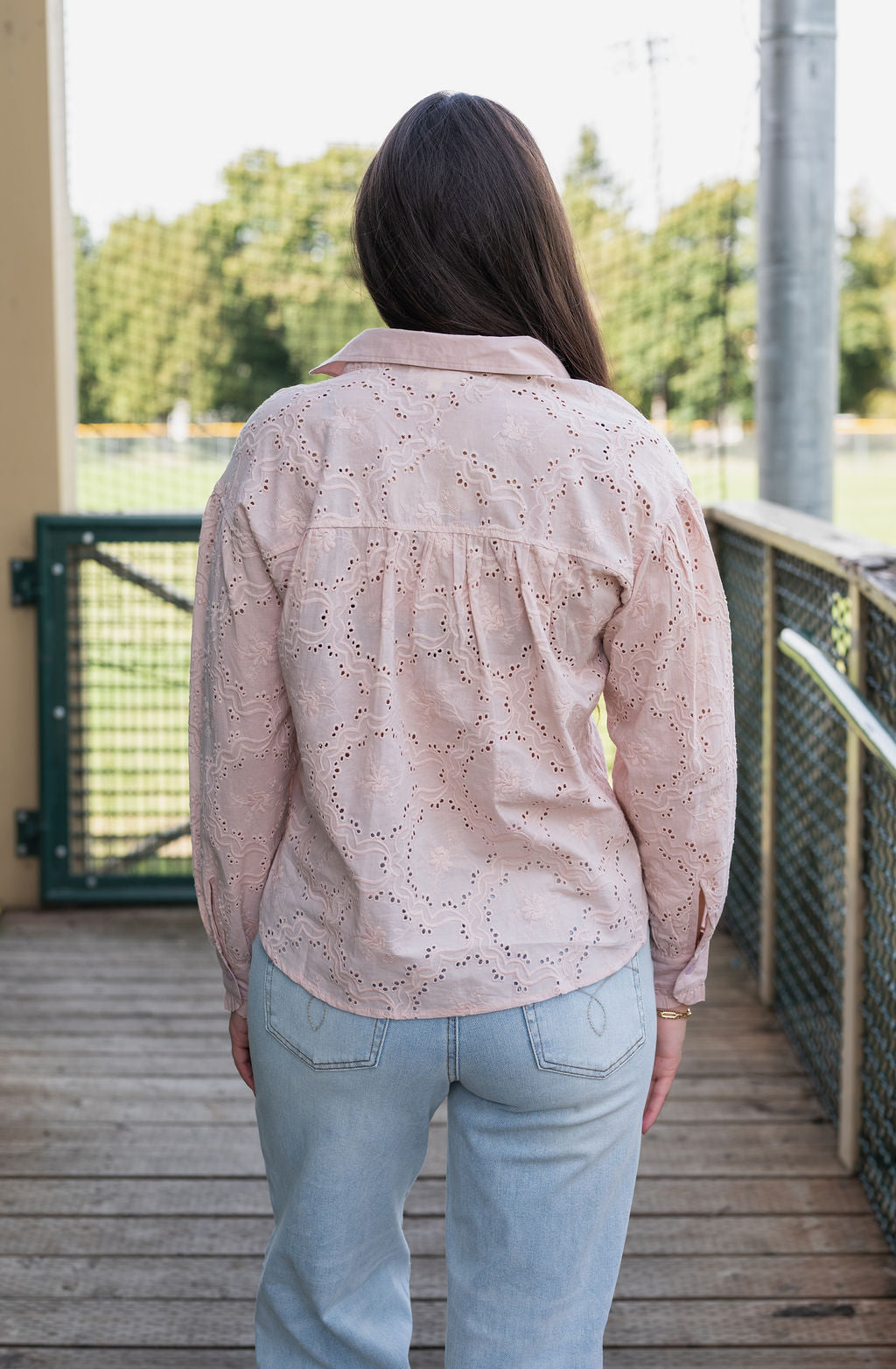 PHYLISS EYELET BUTTON DOWN