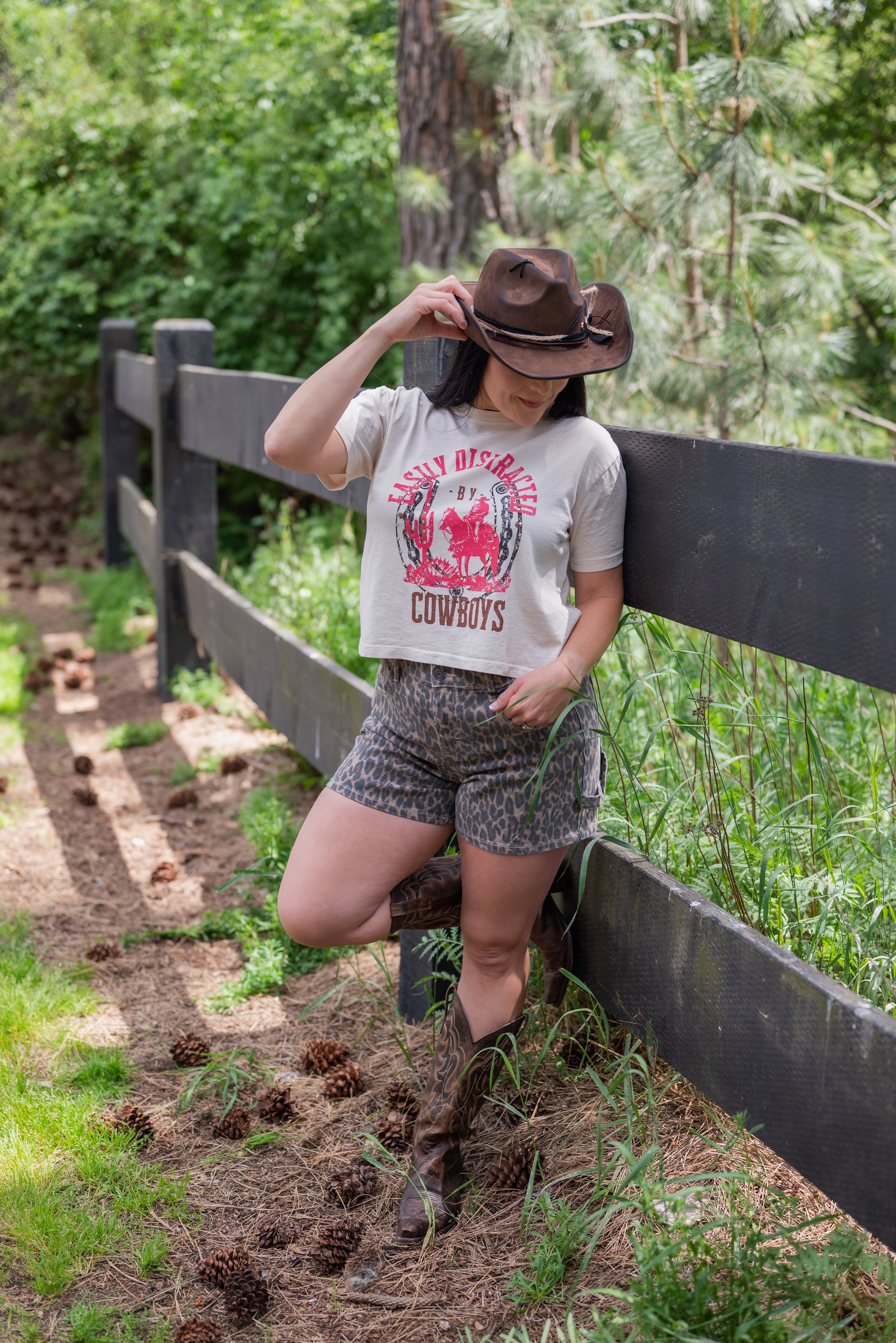EASILY DISTRACTED TEE