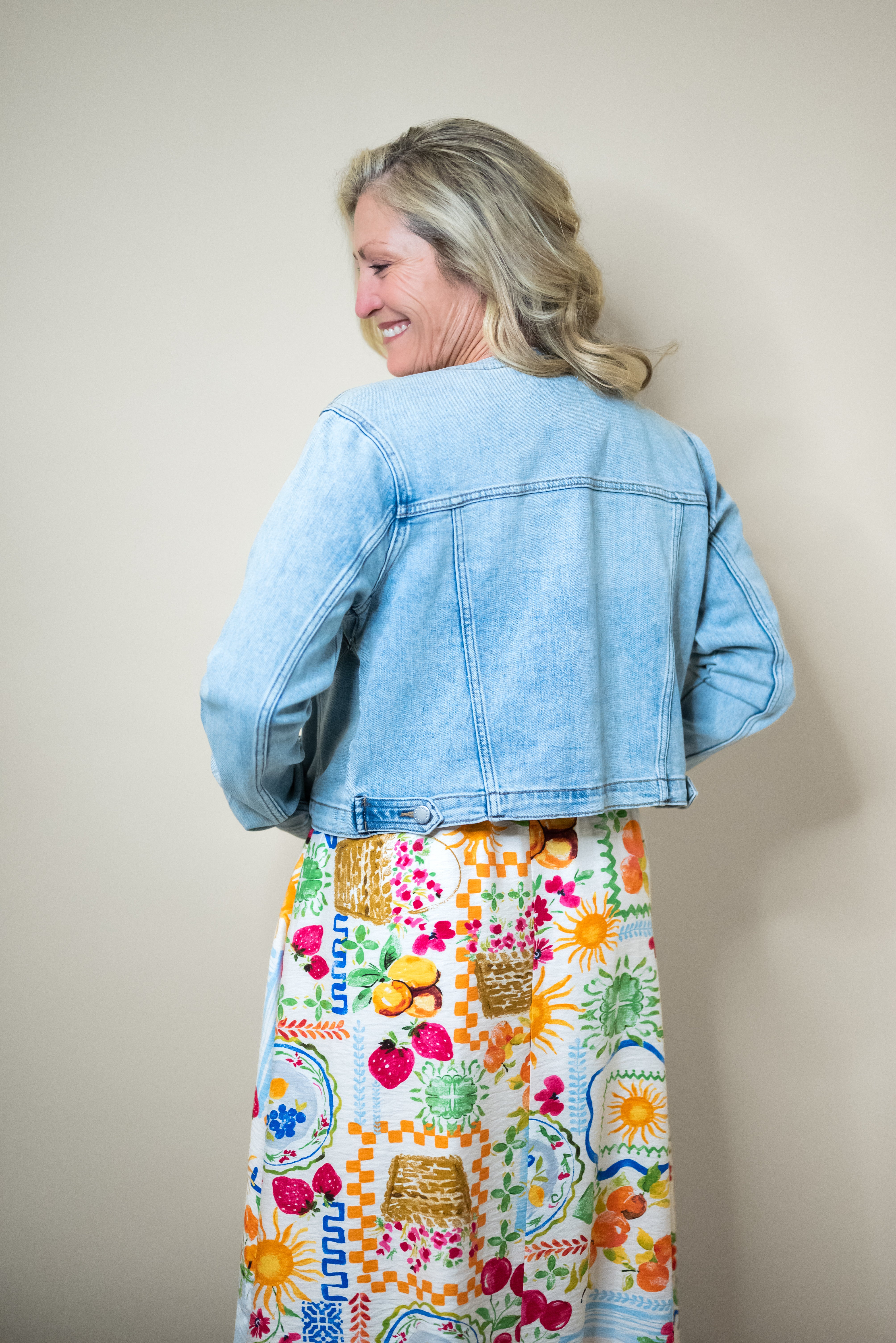 LAINEY COLLARLESS JACKET