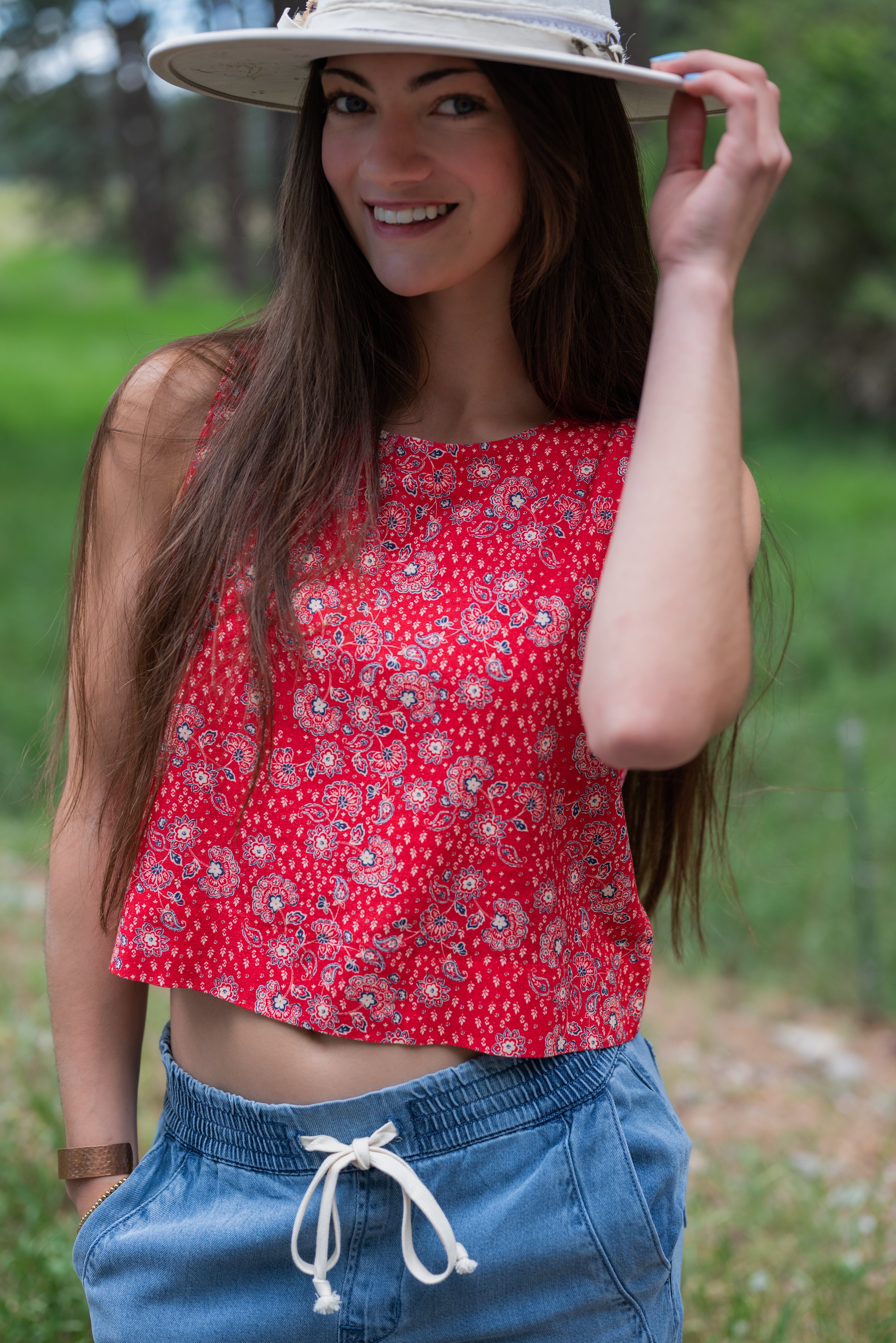FIRECRACKER SLVLESS TOP
