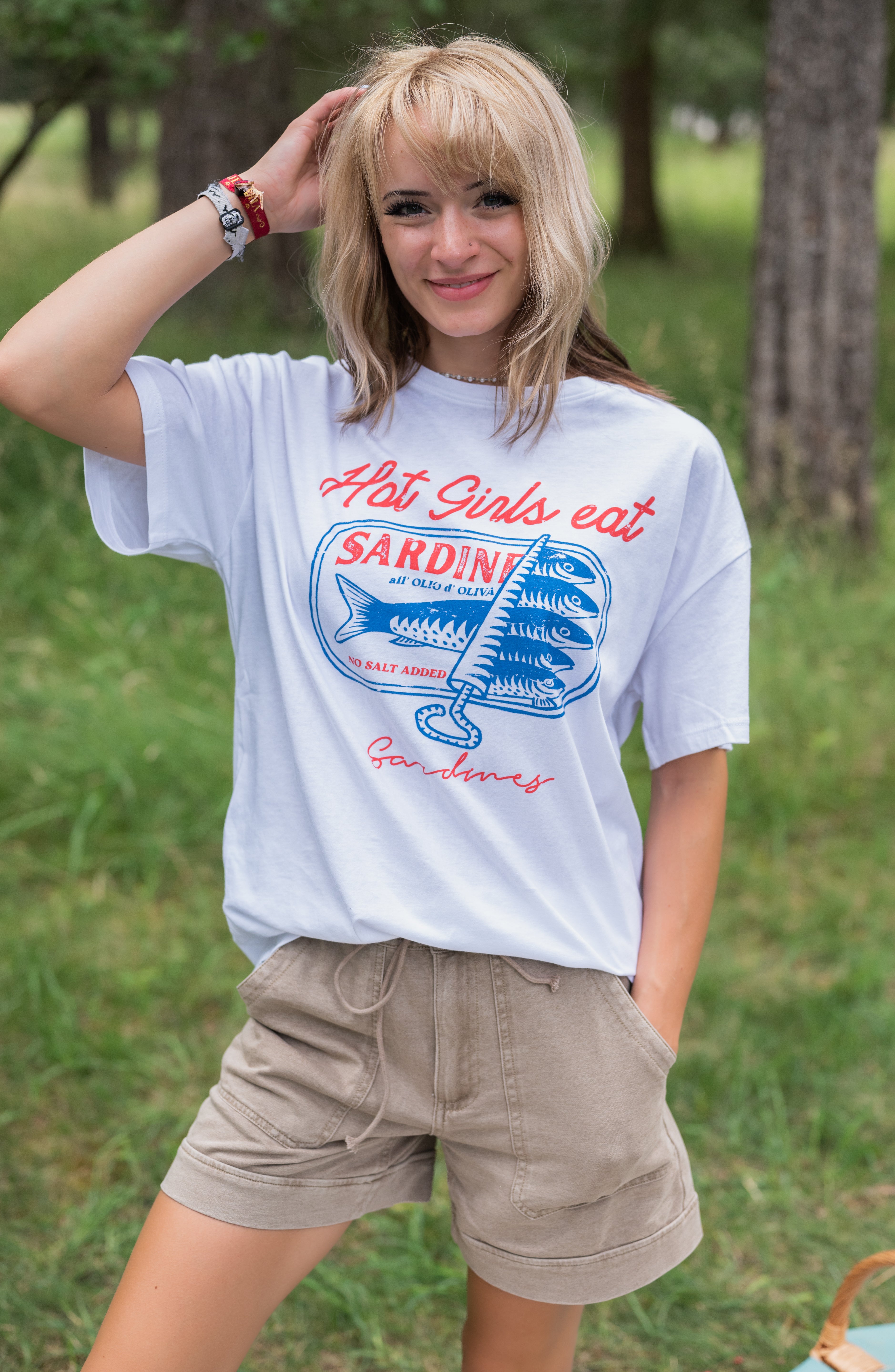 HOT GIRLS & SARDINES TEE