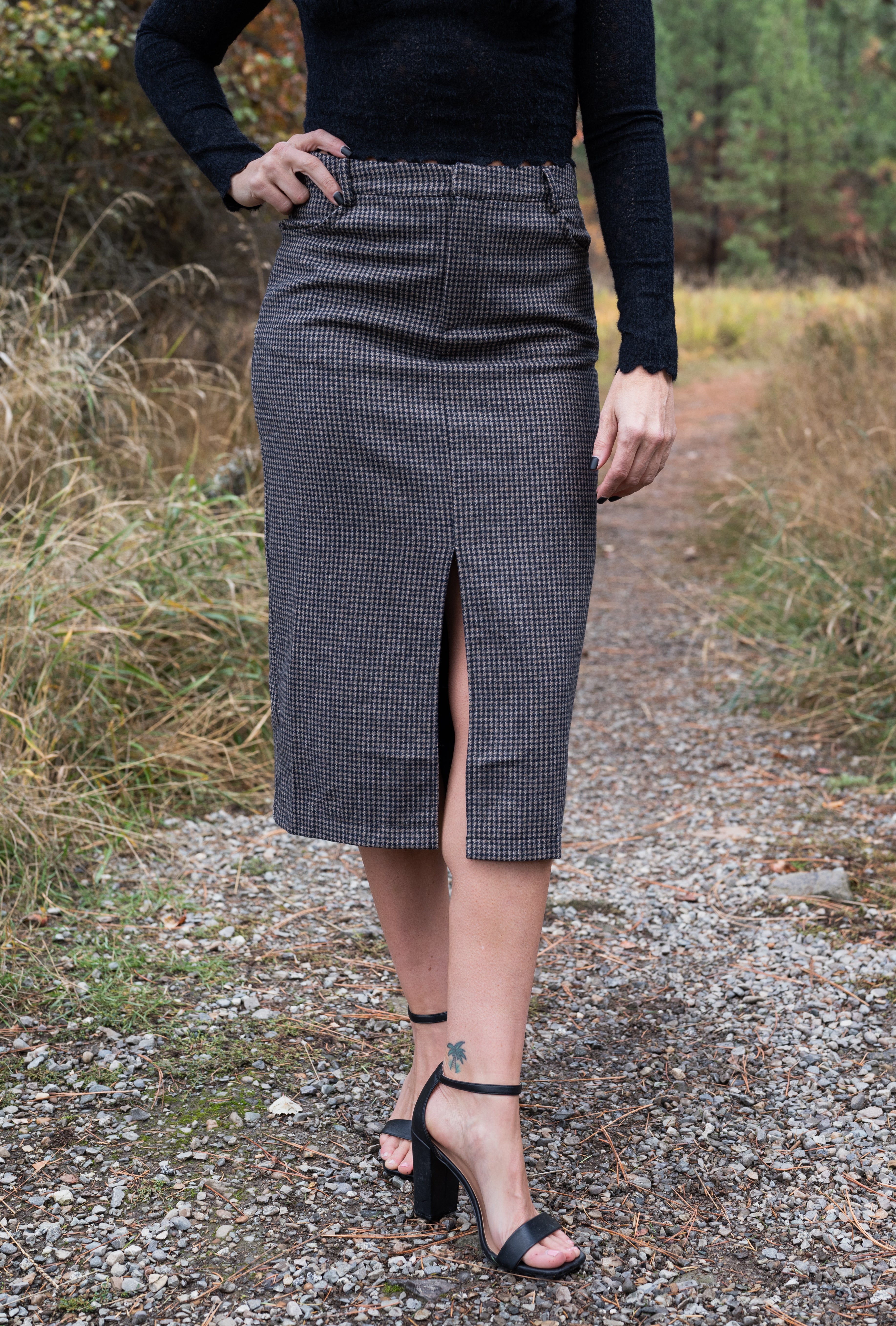 OUTTA HERE HOUNDSTOOTH SKIRT