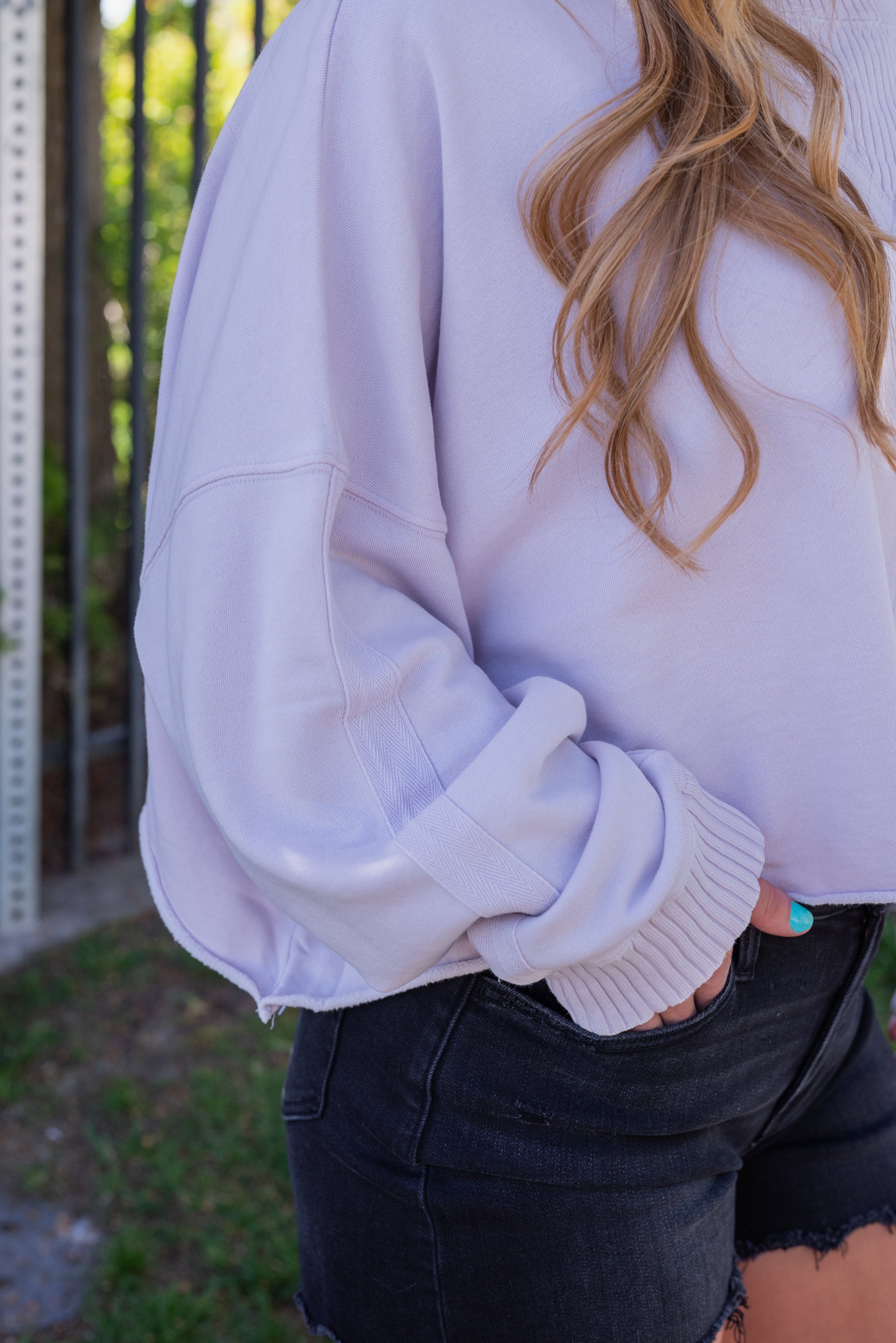 KNAPP CROP SWEATSHIRT