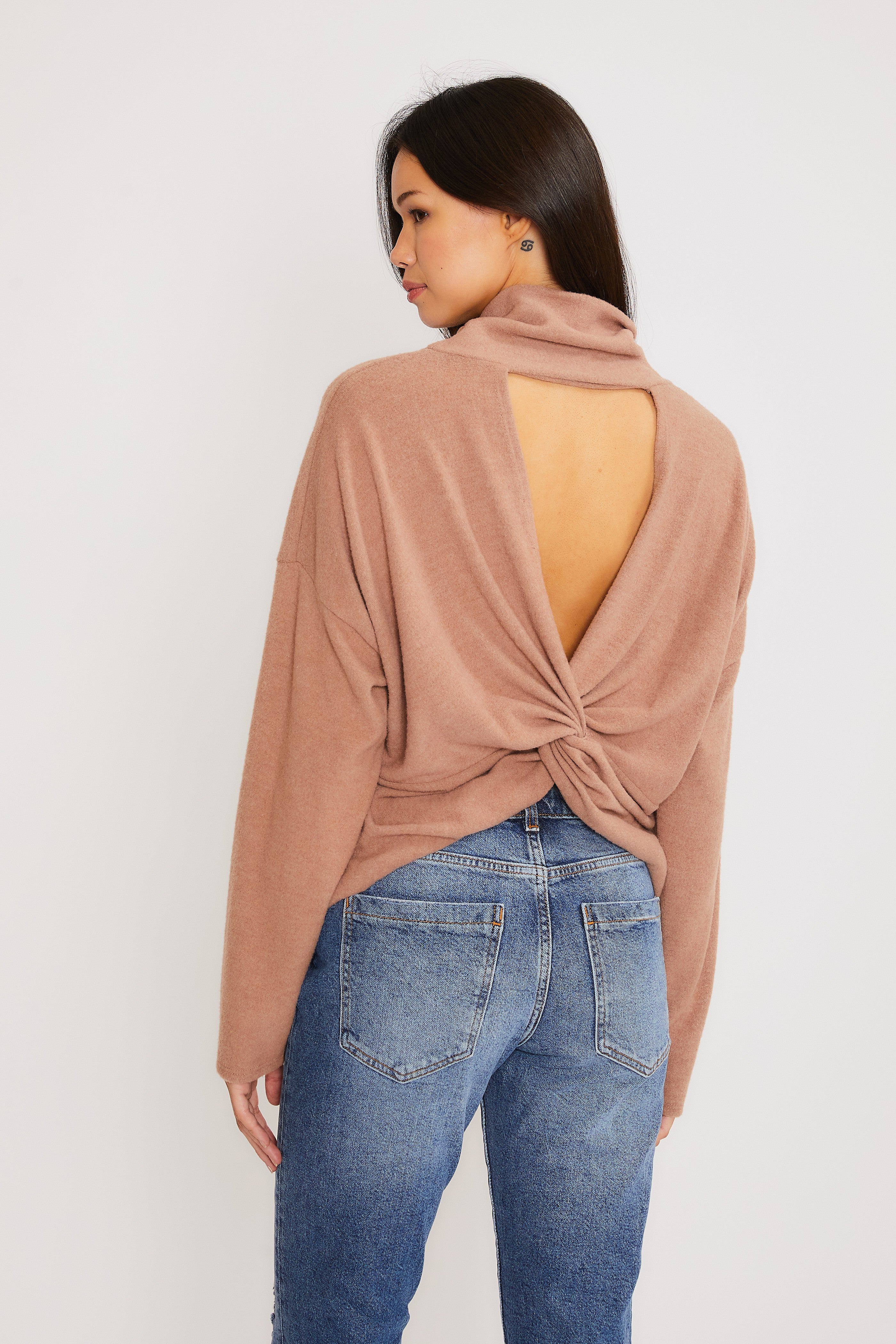 GLORIA TWIST BACK TOP