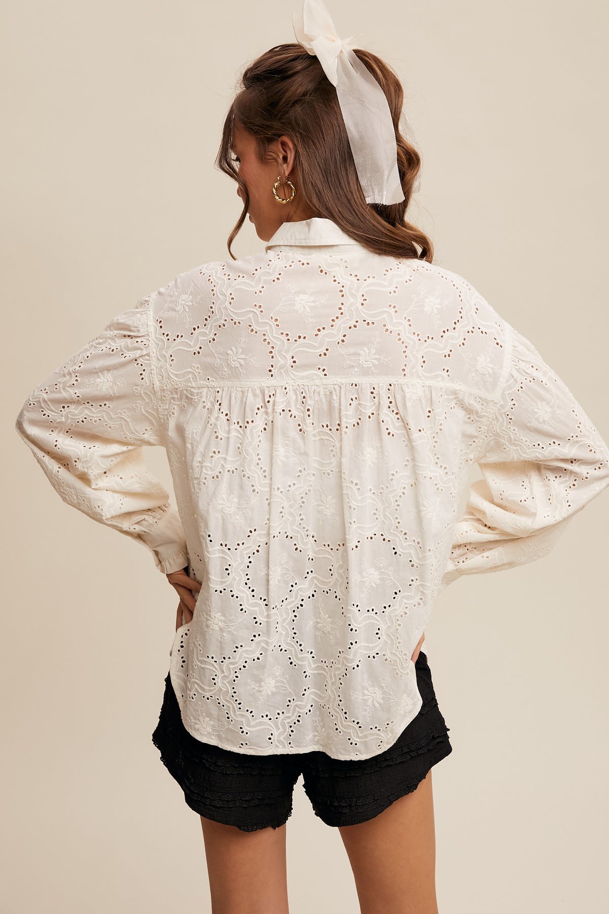 PHYLISS EYELET BUTTON DOWN