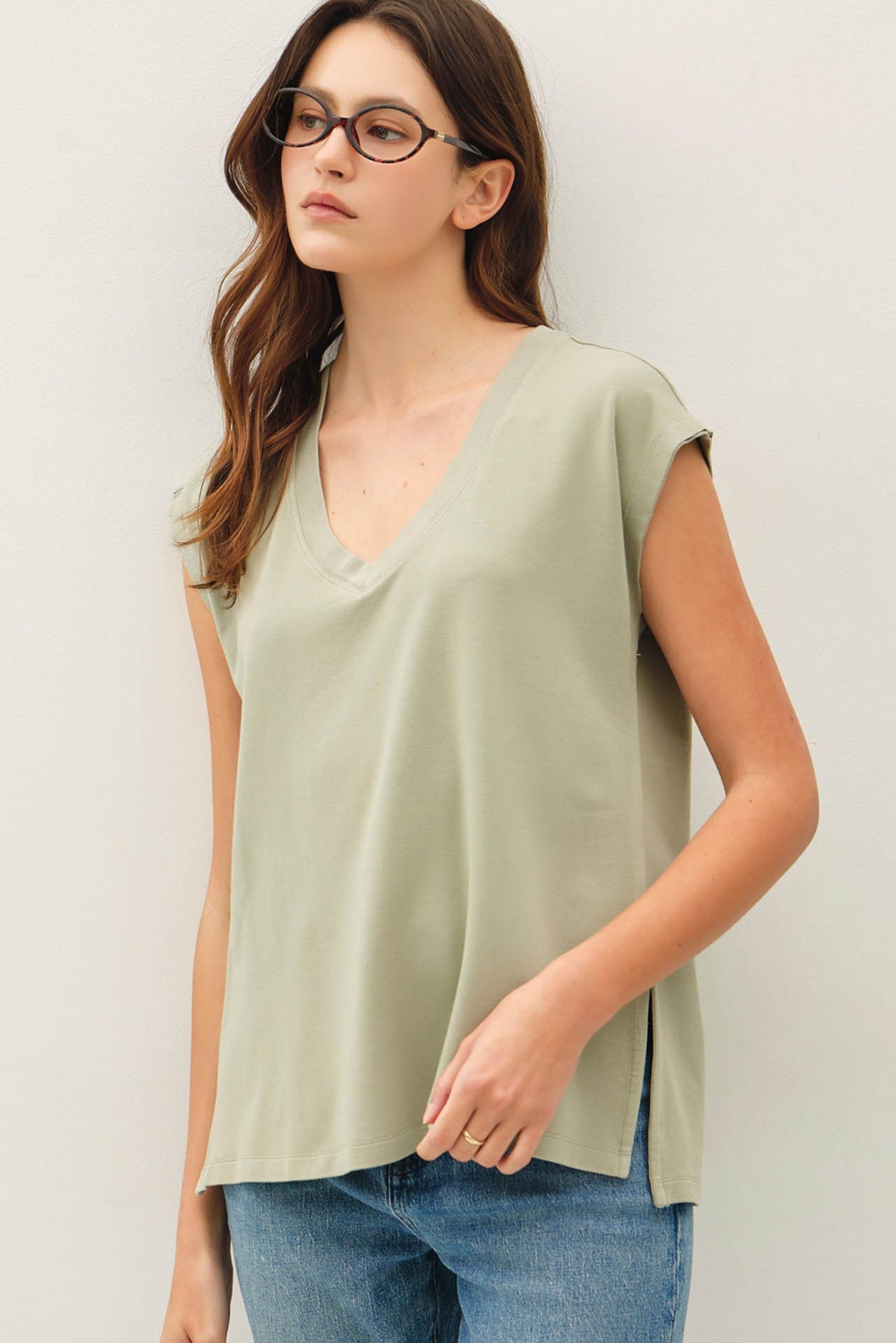 CASSANDRA V-NECK TEE