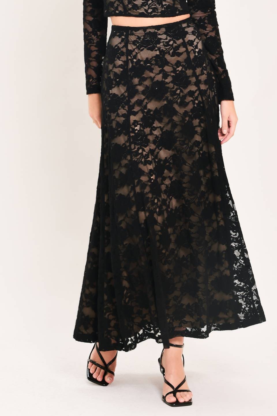 LOLA LACE SKIRT