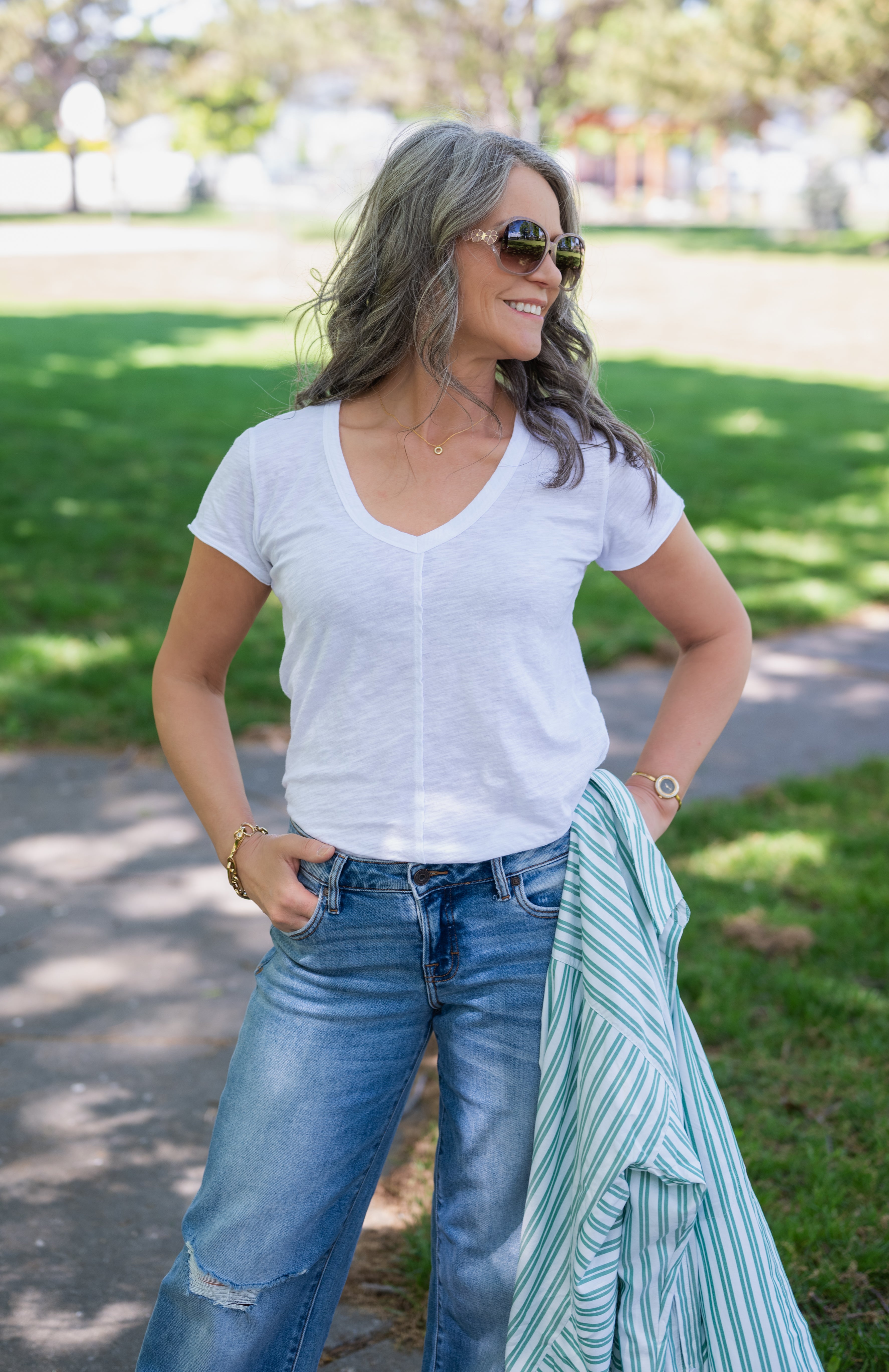 SEAMED VNECK TEE