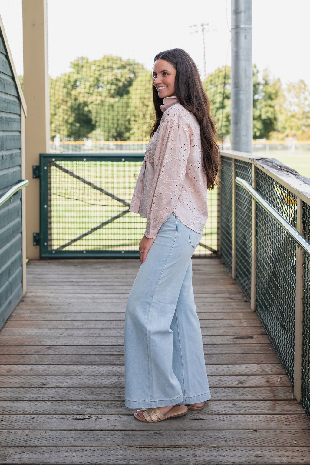 PHYLISS EYELET BUTTON DOWN