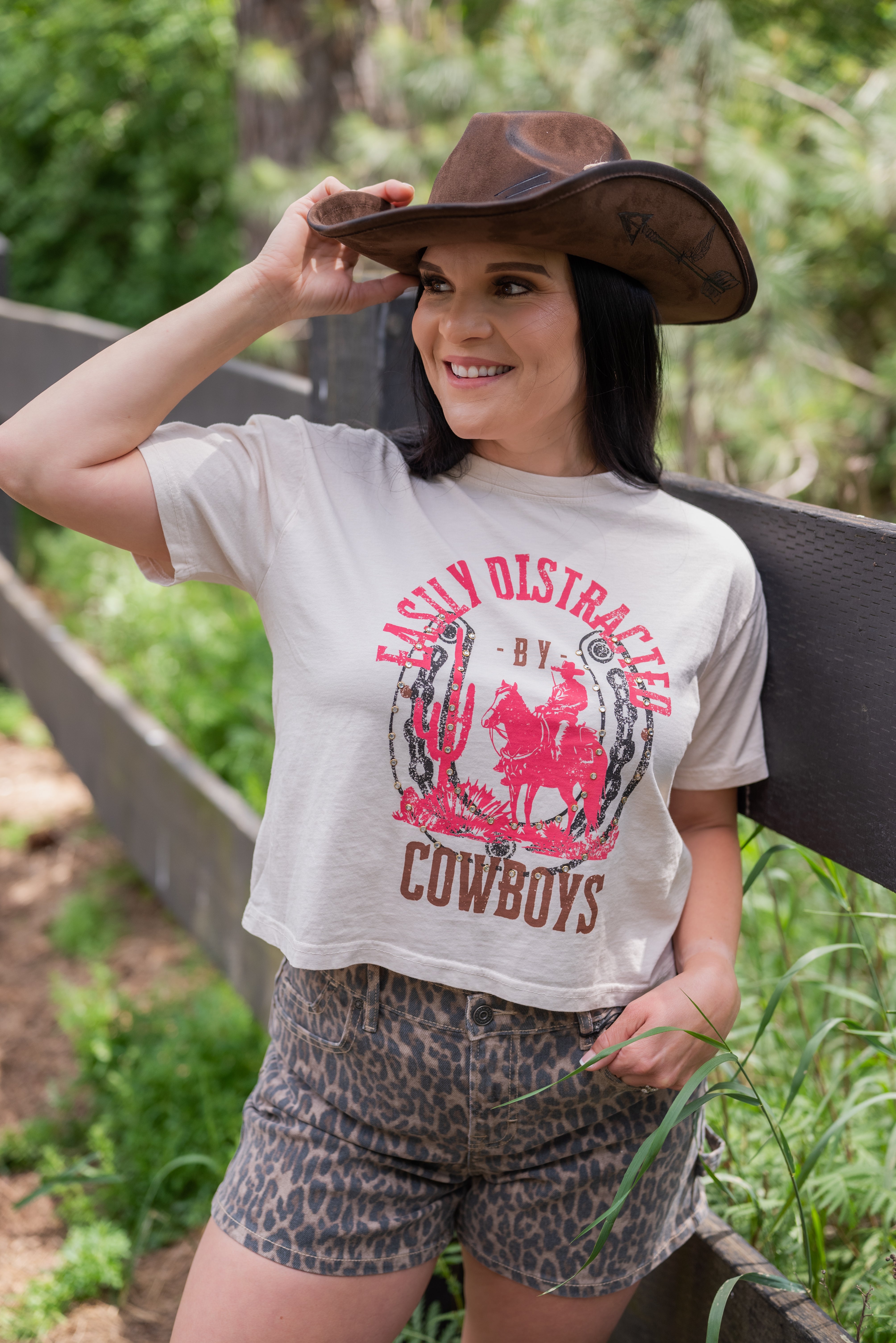 EASILY DISTRACTED TEE