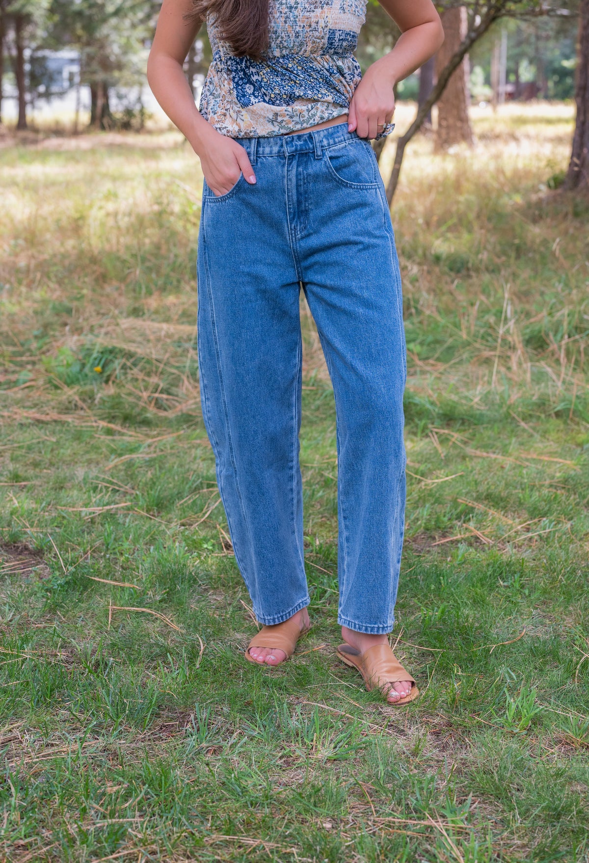 PLOT TWIST BARREL JEANS