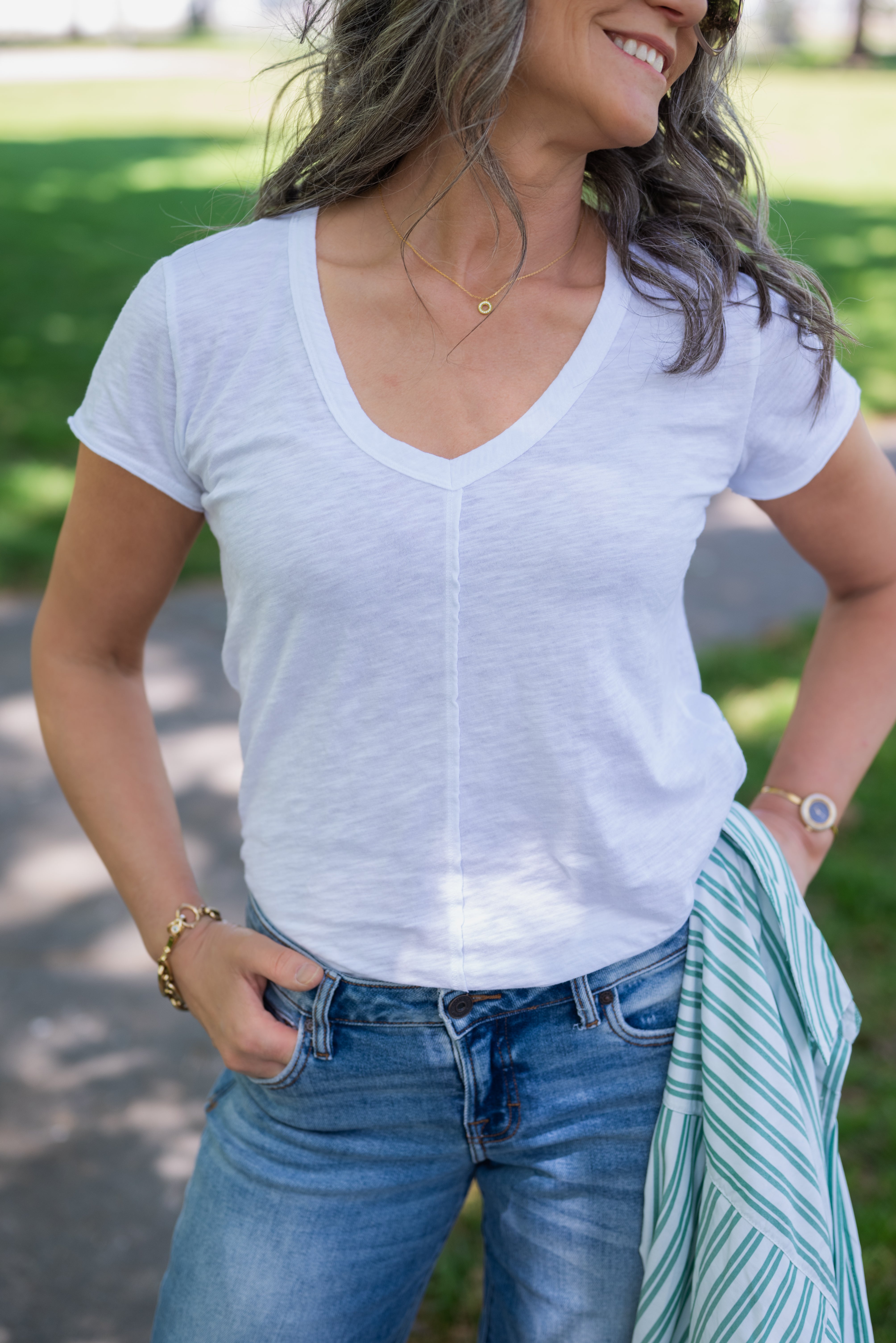 SEAMED VNECK TEE