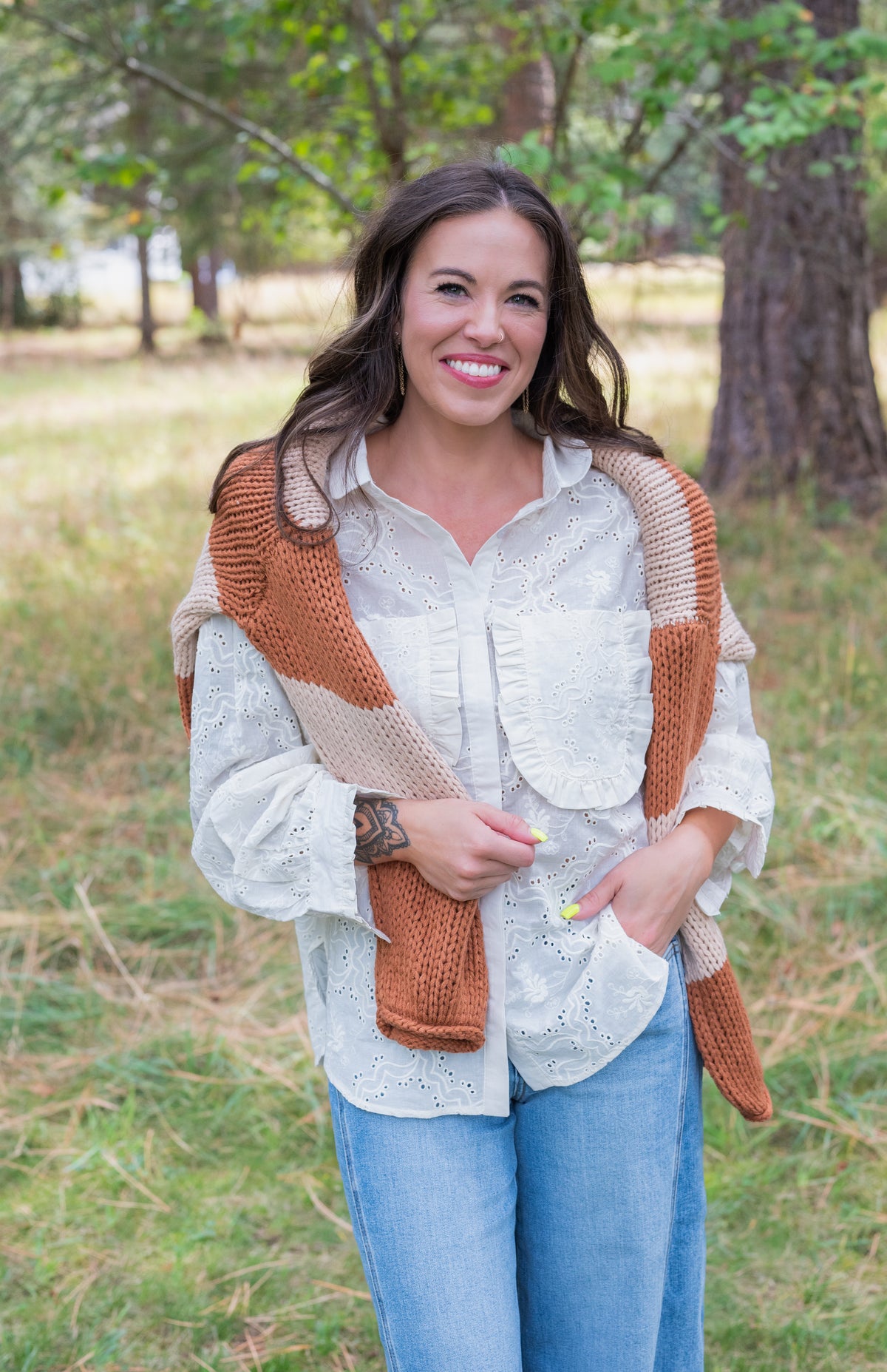 PHYLISS EYELET BUTTON DOWN