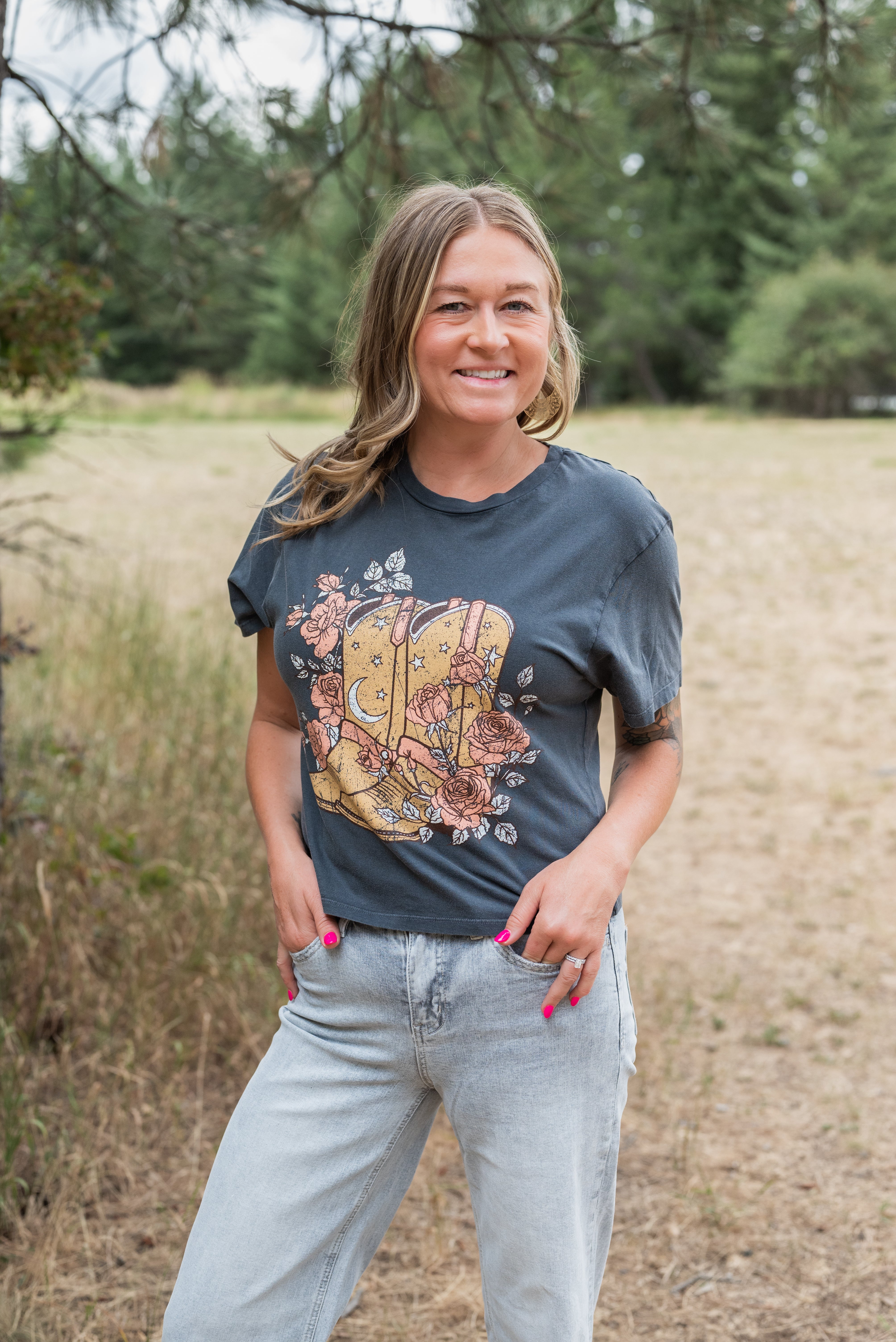 BOTANICAL COWBOY BOOTS TEE