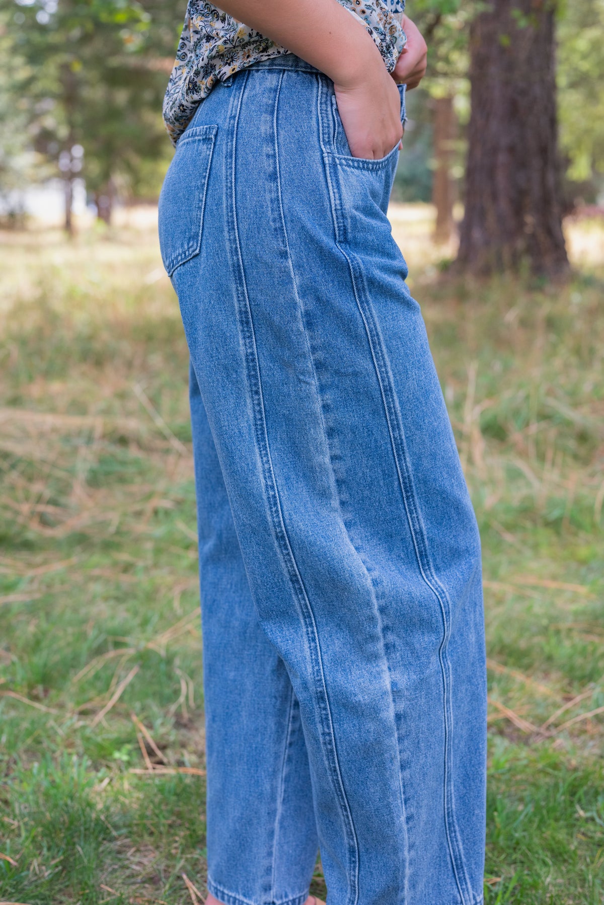PLOT TWIST BARREL JEANS