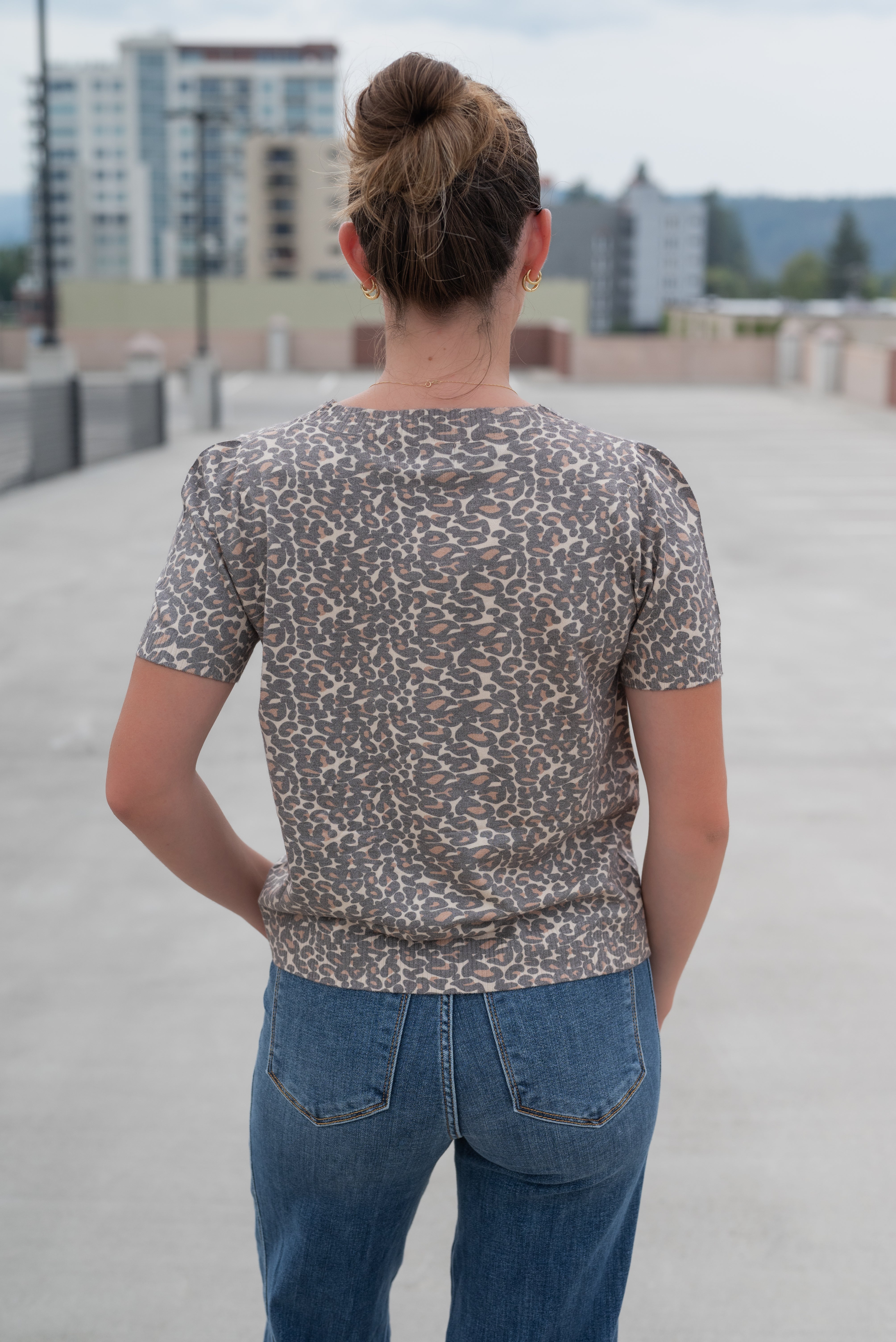 LEANN SS LEOPARD SWEATER
