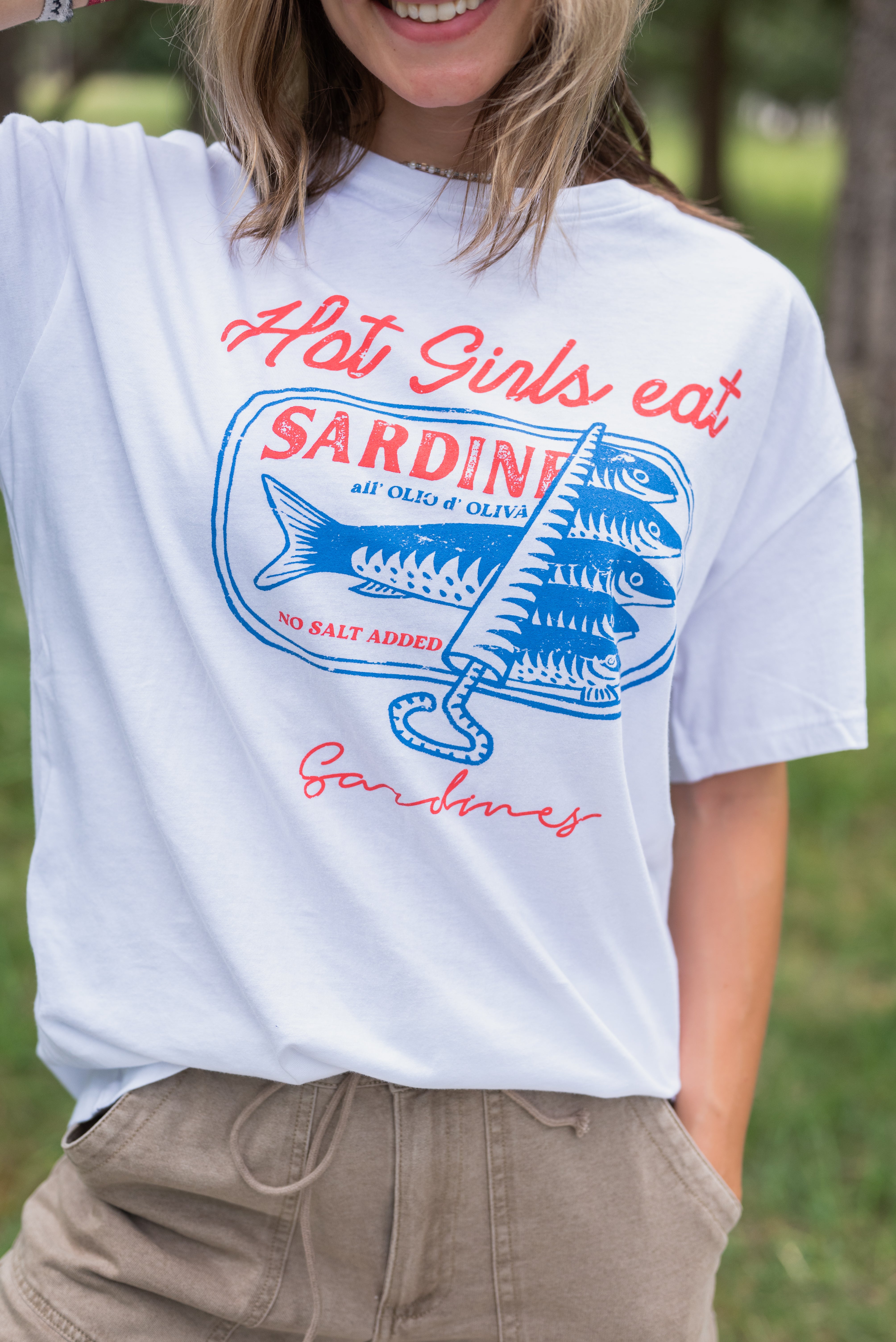 HOT GIRLS & SARDINES TEE