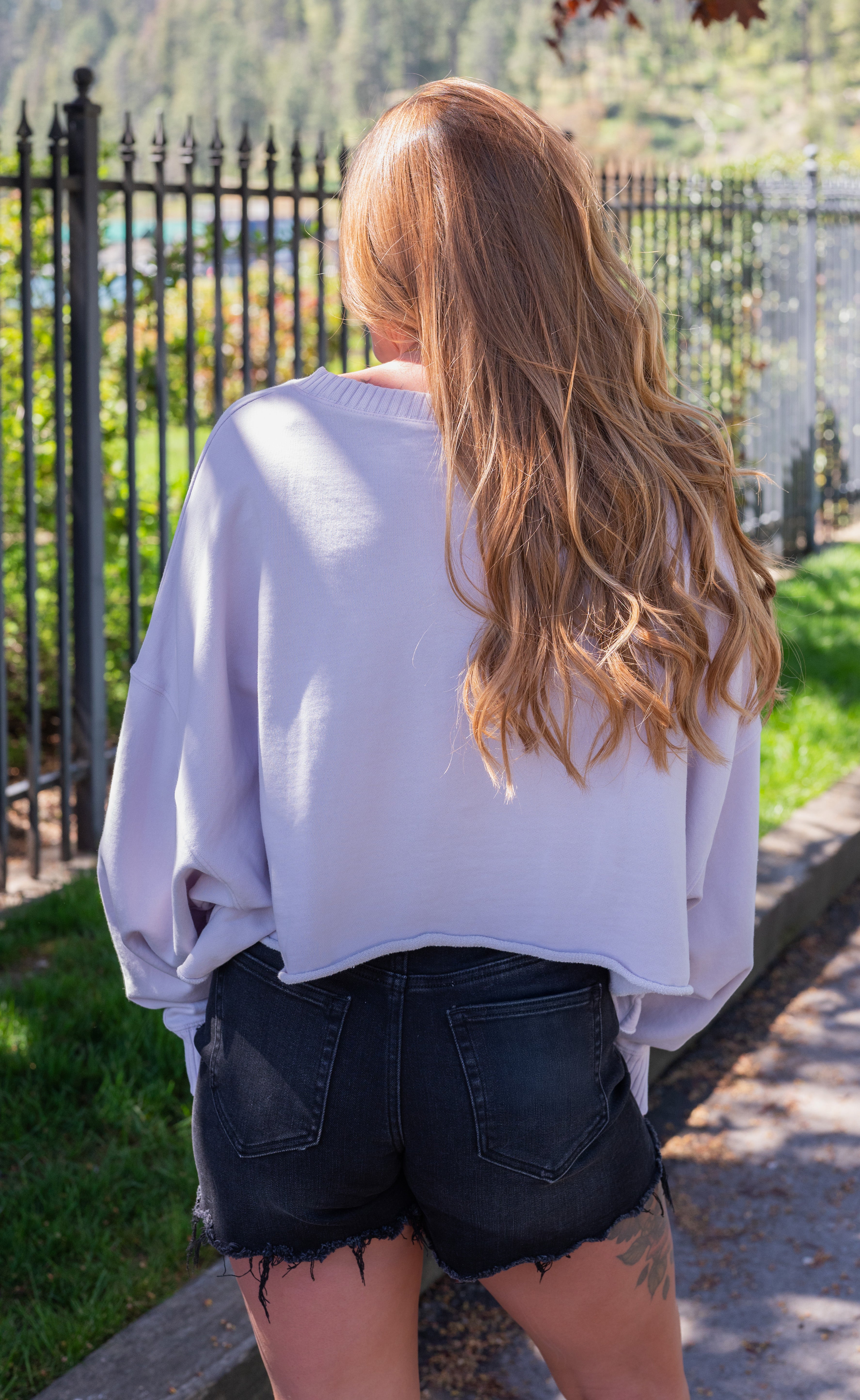 KNAPP CROP SWEATSHIRT