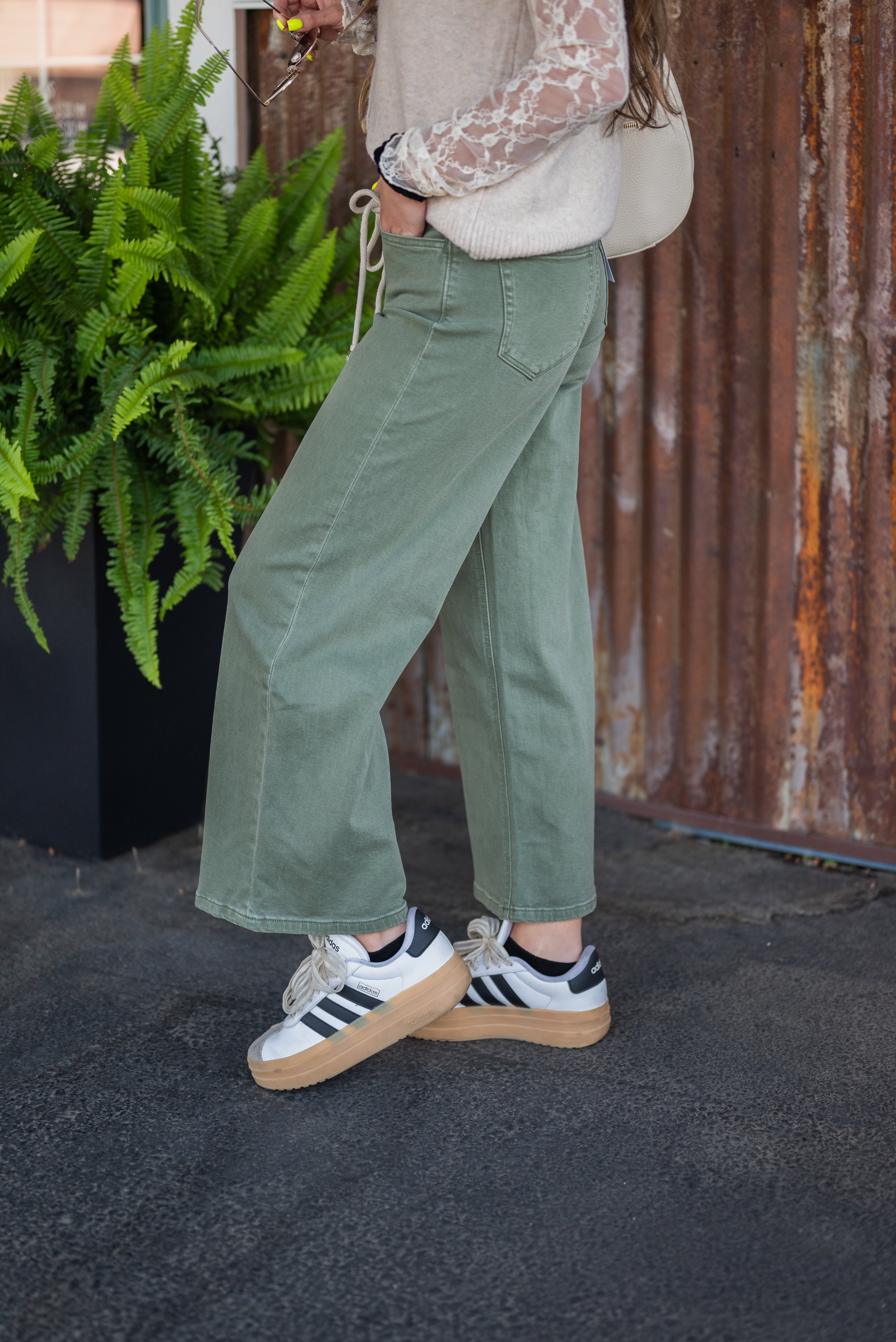 GABI HW CROP WIDE