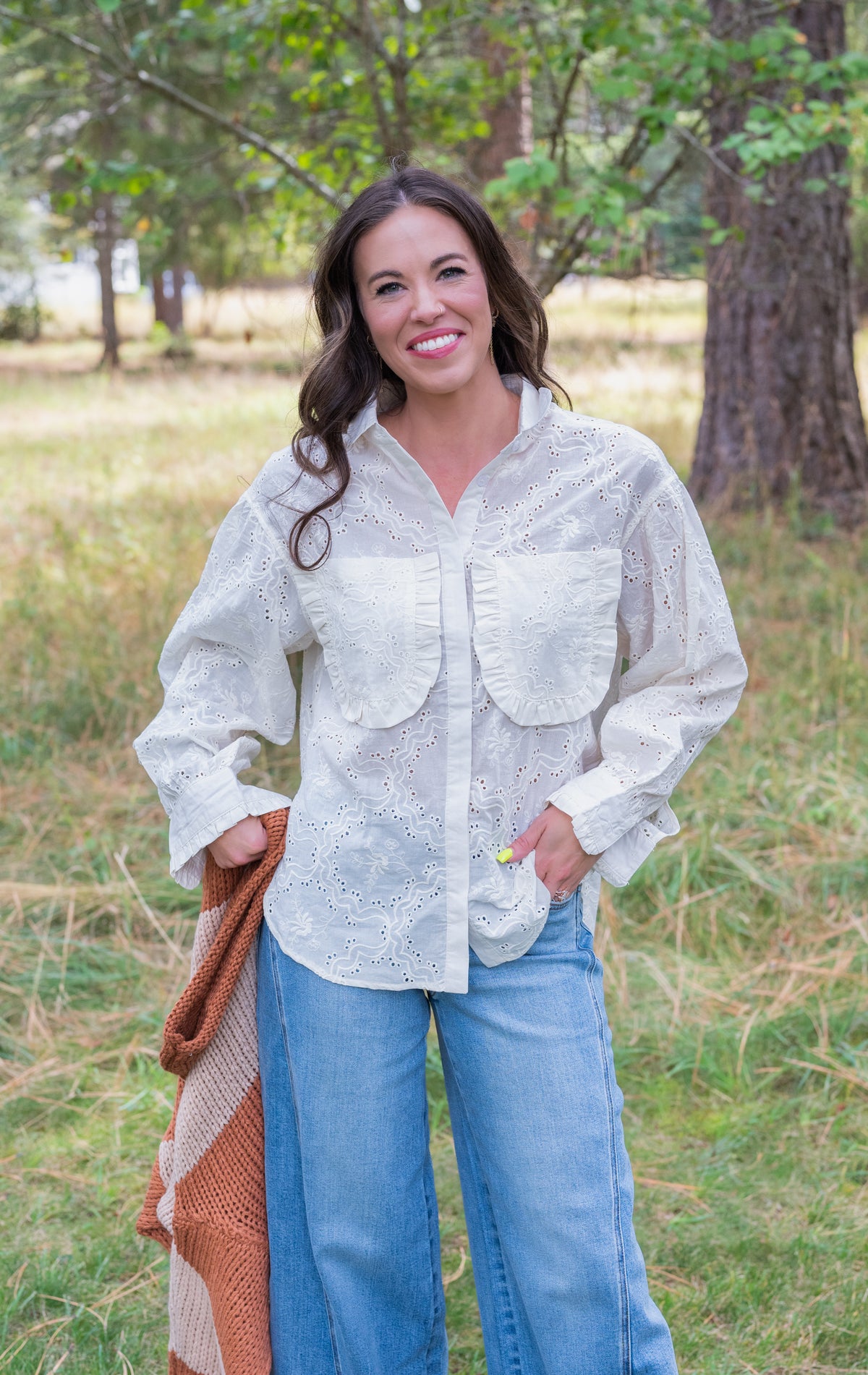 PHYLISS EYELET BUTTON DOWN