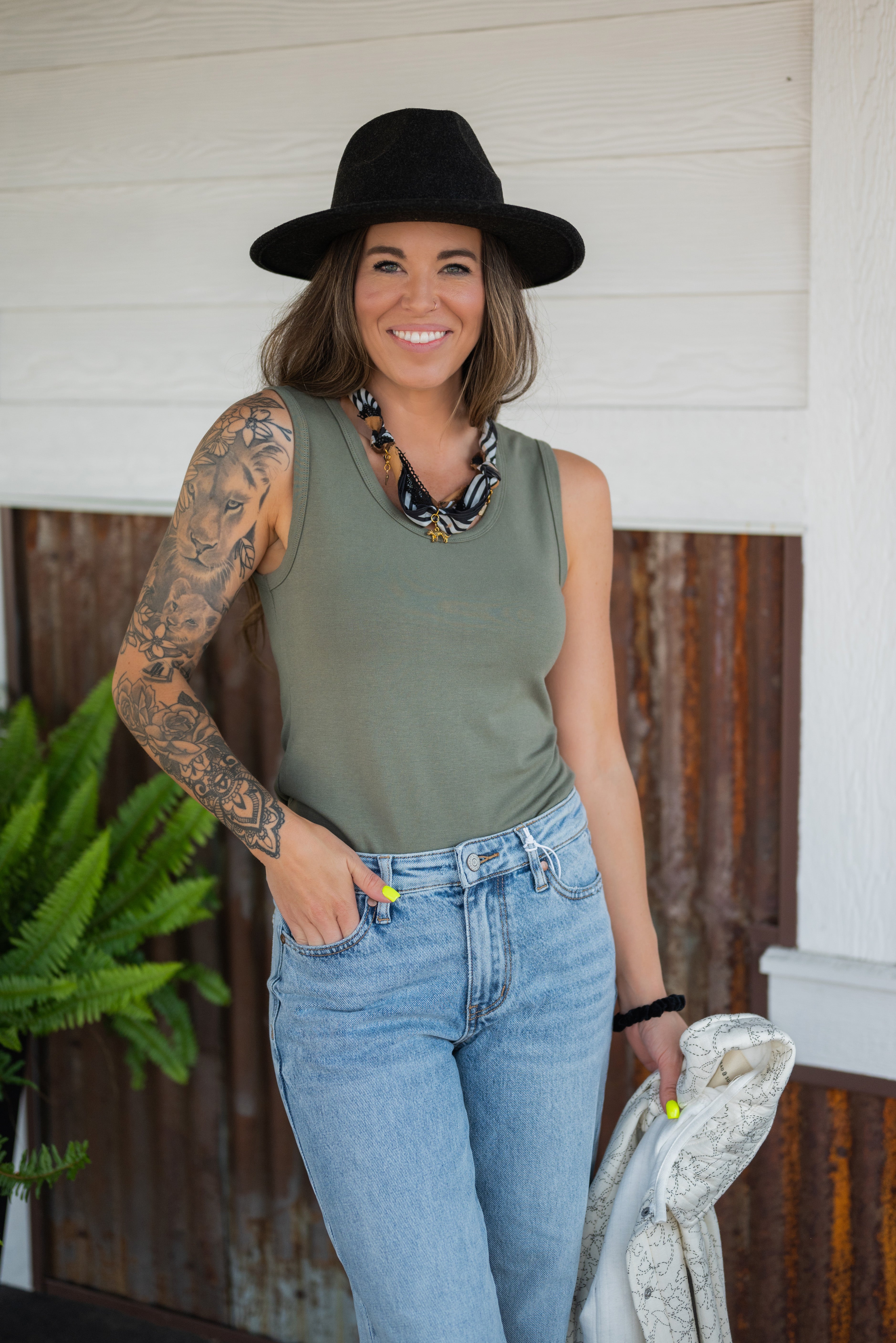 SCOOP NECK TANK TOP