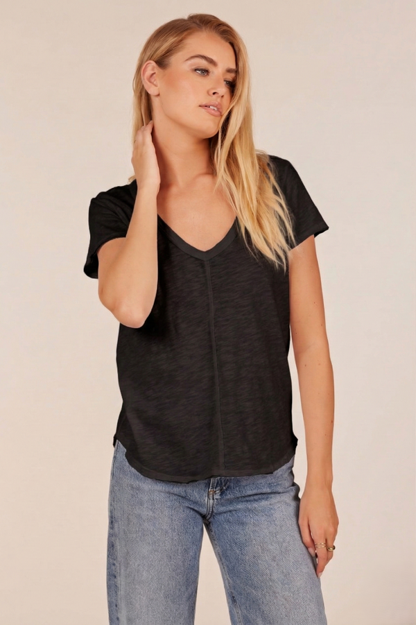 SEAMED VNECK TEE