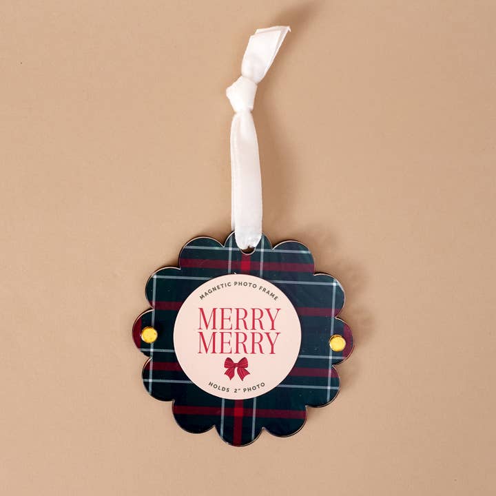 Scalloped Round Picture Frame Ornament