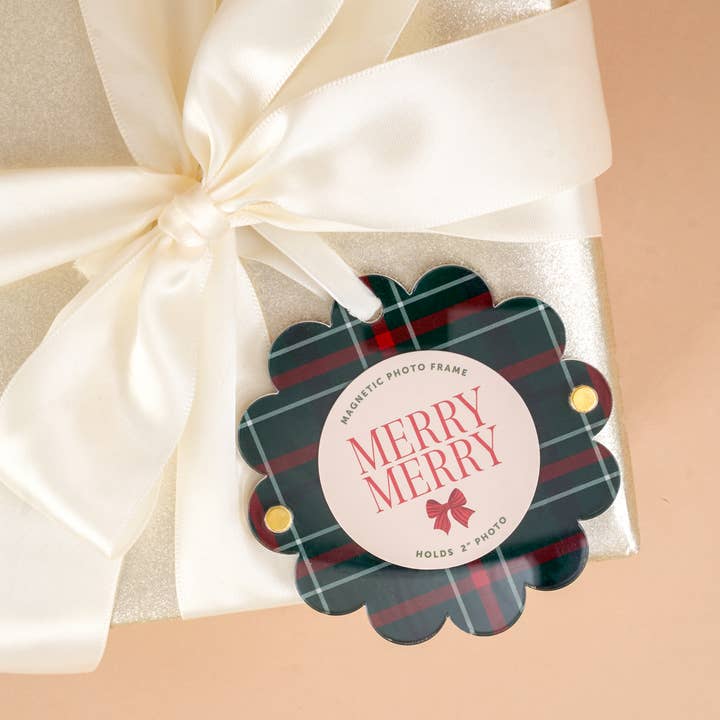 Scalloped Round Picture Frame Ornament